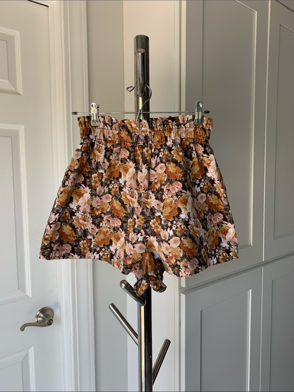 Wild Fable High-Waist Floral Paperbag Shorts, Size M.
